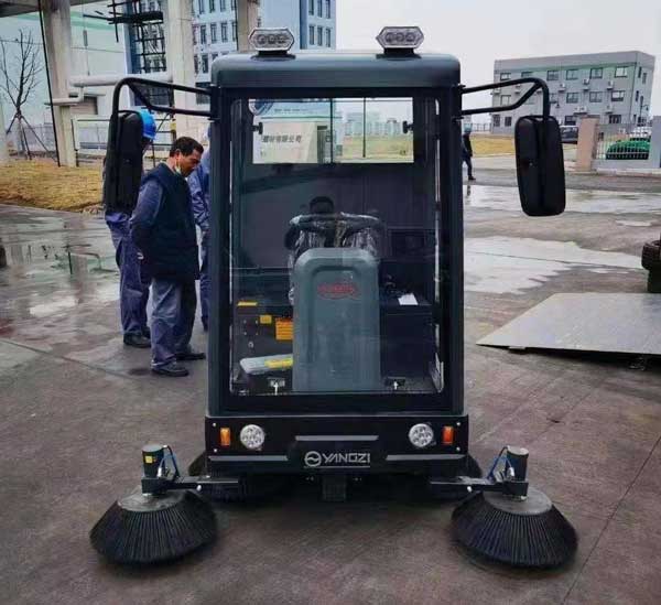 安徽揚(yáng)子掃地車(chē)，全封閉式吸塵清掃